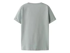 Støvet lyseblå t-shirt fra Name It 13227472 pearl blue peas
